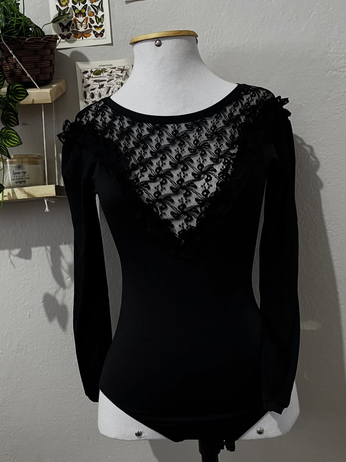 Blusinha Decote Renda Preto